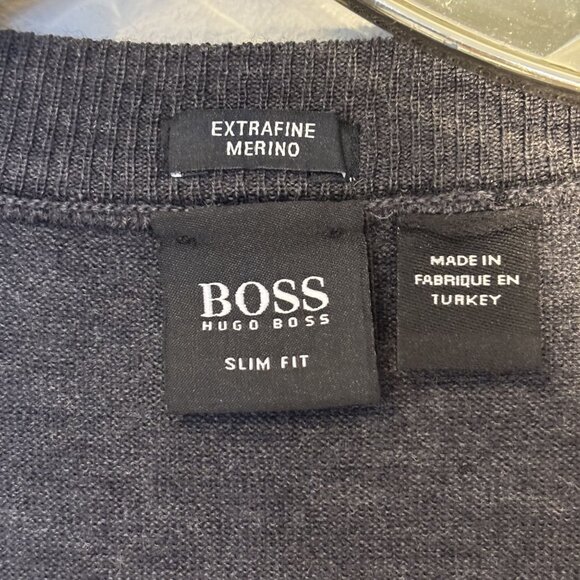 Hugo Boss Slim Fit Charcoal Gray Extrafine Merino Wool Cardigan Sweater Size Med - Picture 2 of 11